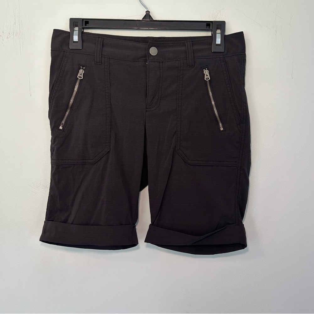 Athleta Black Trekkie Bermuda Cargo Shorts Size 2